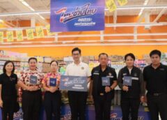 #เดย์ไทม์นิวส์ออนไลน์  อยุธยา – รองปลัดกระทรวงพาณิชย์ตรวจเยี่ยมโครงการ “ไทยช่วยไทย” ผนึกกำลังผู้ประกอบการห้างสรรพสินค้า นำสินค้าอุปโภคบริโภคคุณภาพดี จำหน่ายในราคาพิเศษ เพื่อบรรเทาภาระค่าครองชีพและช่วยเหลือประชาชนท่ามกลางวิกฤตพลังงาน